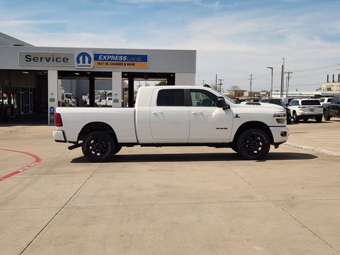 New 2026 RAM 2500 Laramie AWD/4WD image 7