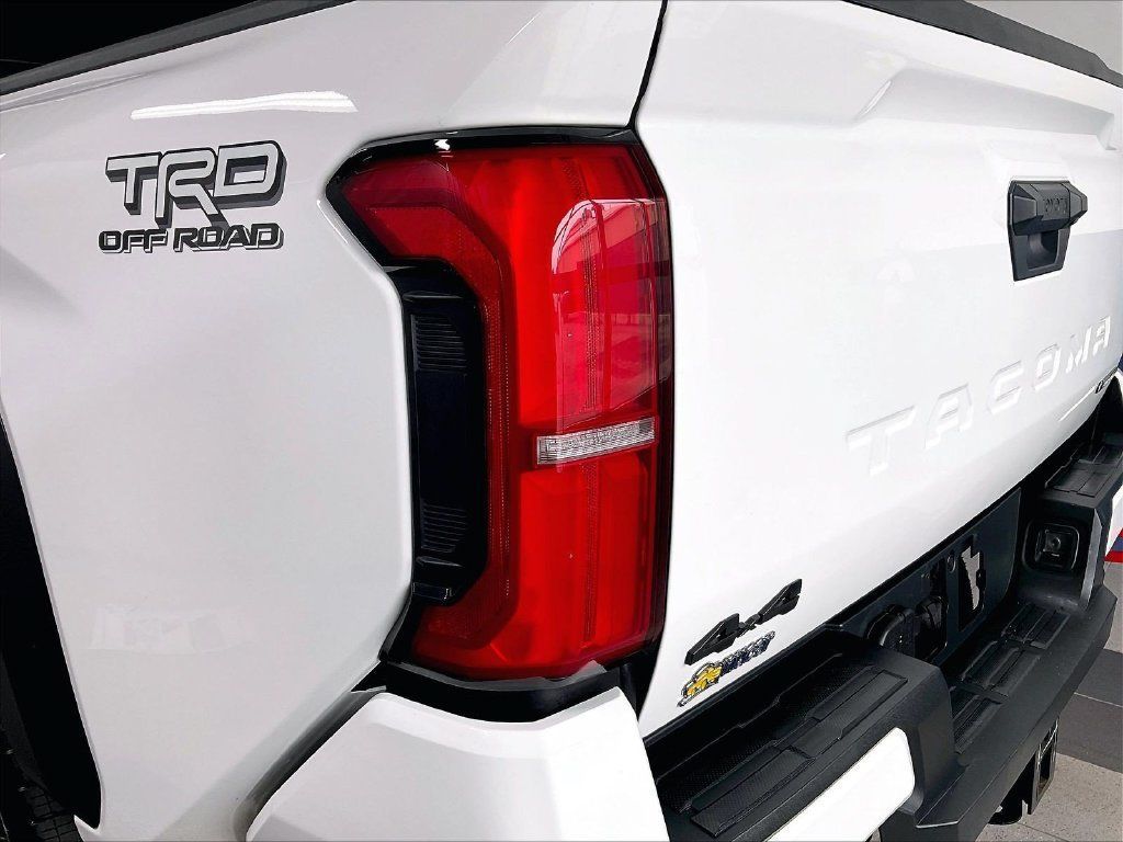 Used 2025 Toyota Tacoma 4x4 Double Cab Hybrid image 34