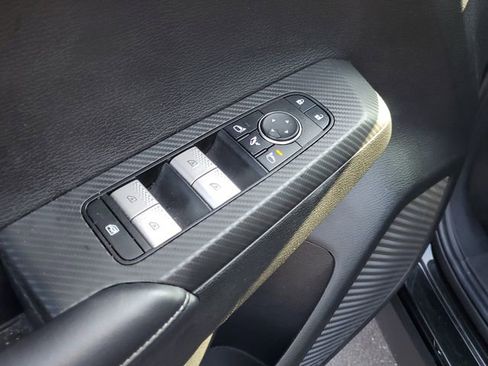 Used 2023 Mitsubishi Outlander SE image 19