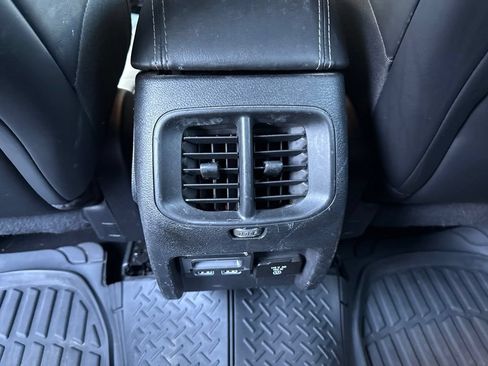 Used 2019 Jeep Cherokee Limited AWD/4WD image 20