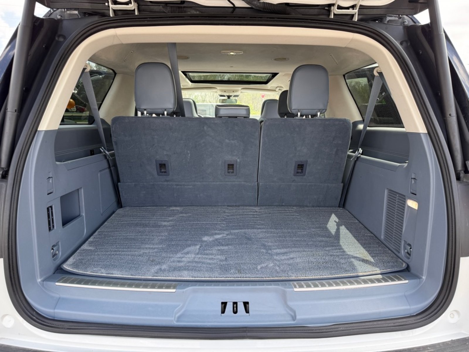 Used 2023 Lincoln Navigator L Black Label AWD/4WD image 36