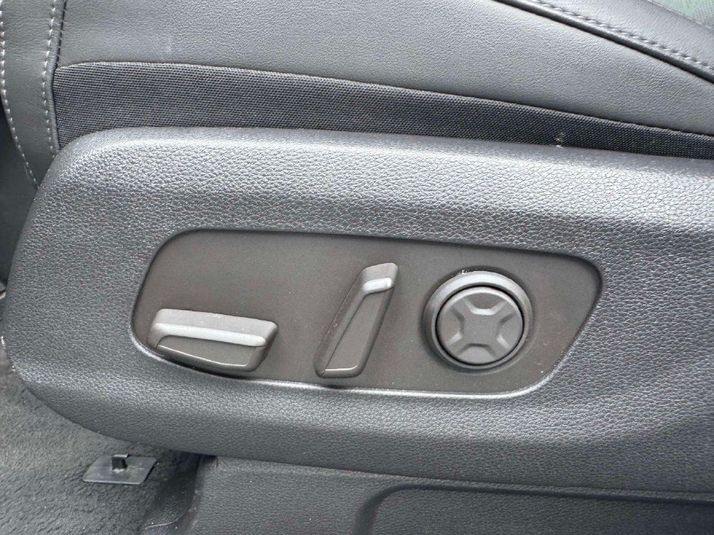 Used 2026 Kia Carnival LXS FWD image 16