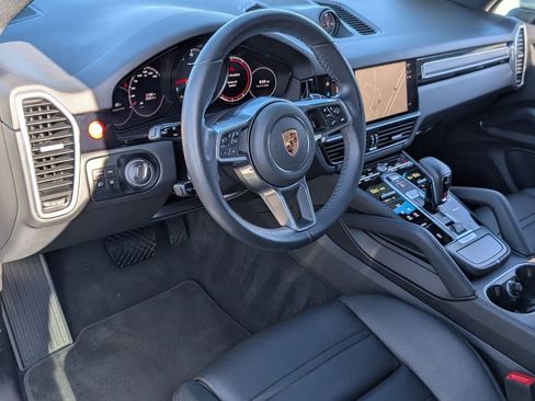 Certified 2022 Porsche Cayenne Platinum Edition image 4