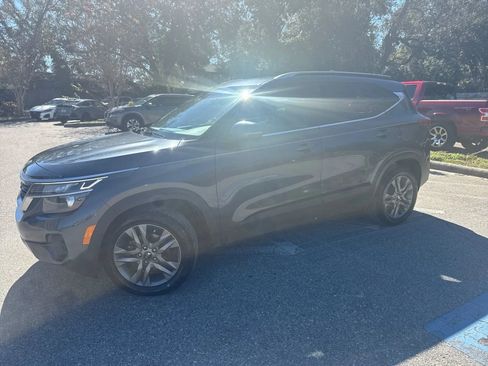 Used 2021 Kia Seltos S FWD image 4