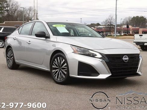 Used 2024 Nissan Altima 2.5 SV image 1
