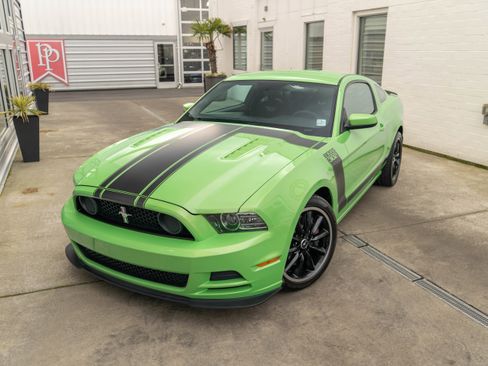 Used 2013 Ford Mustang Boss 302 w/ Boss 302 Accessory Pkg image 3