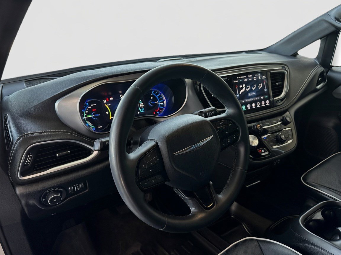 Used 2020 Chrysler Pacifica Limited w/ Advanced Safetytec Group FWD image 7