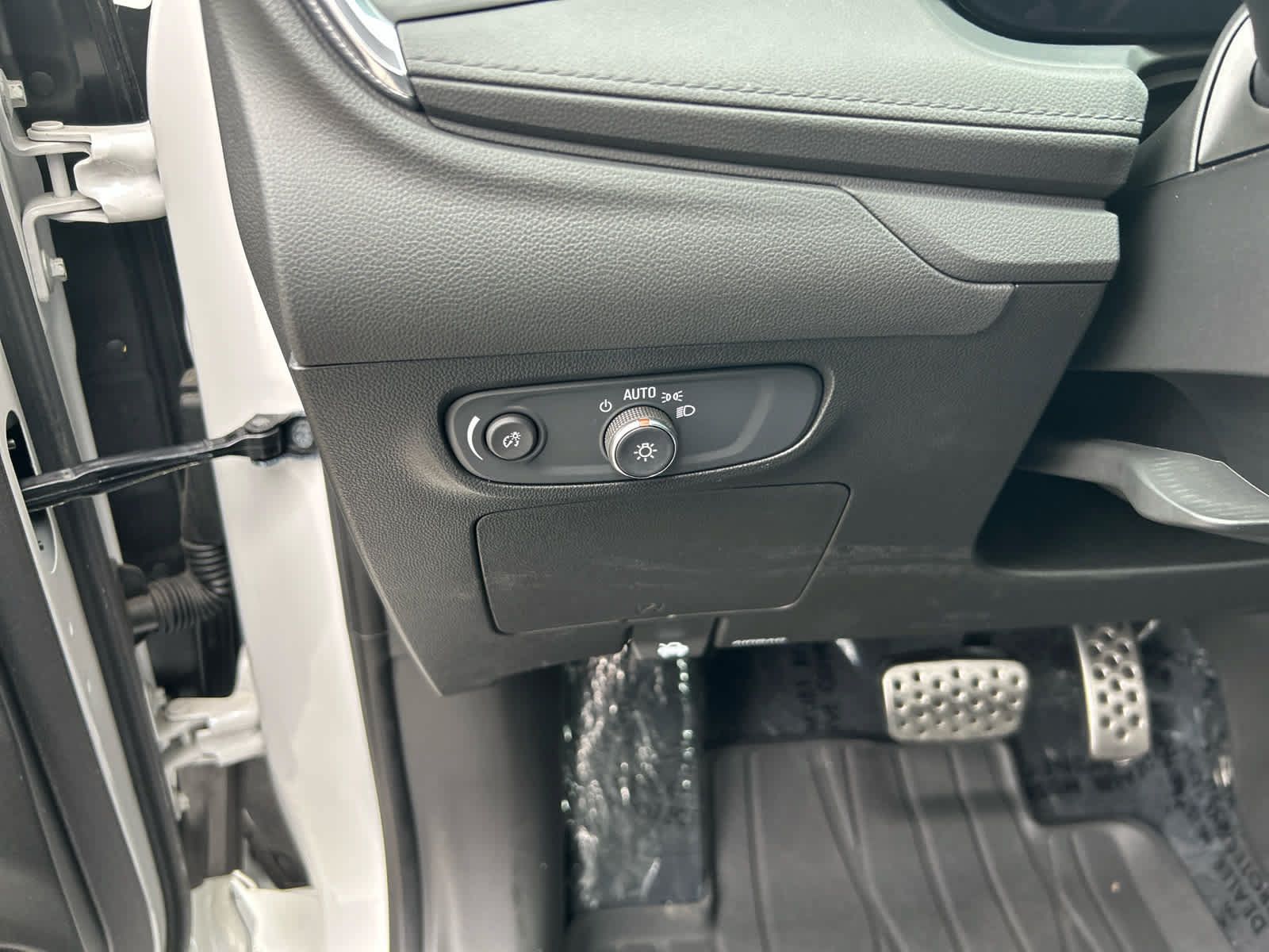 Used 2024 Buick Encore GX Avenir w/ Avenir Technology Package AWD/4WD image 15