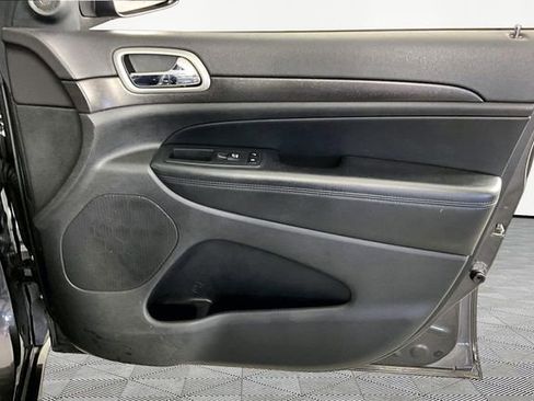 Used 2018 Jeep Grand Cherokee Altitude image 25