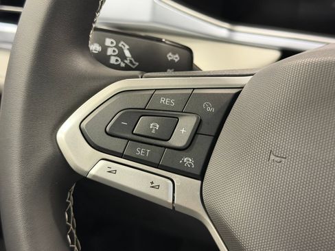 Used 2026 Volkswagen Taos SE w/ Panoramic Sunroof Package FWD image 35