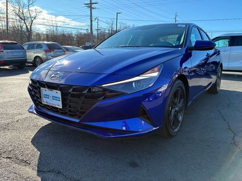 Used 2023 Hyundai Elantra SEL image 3