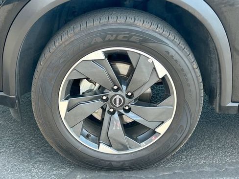 Used 2025 Nissan Rogue SV AWD/4WD image 12