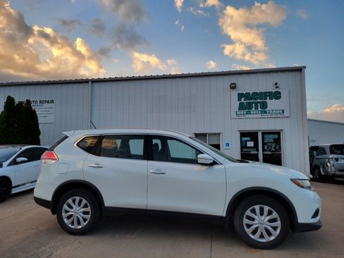 Used 2015 Nissan Rogue S FWD image 8