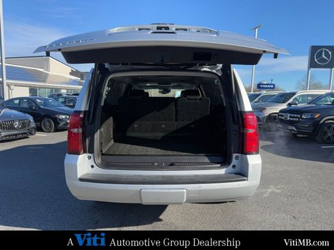 Used 2017 Chevrolet Suburban LT w/ LT Signature Package image 24