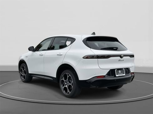 New 2025 Alfa Romeo Tonale w/ Premium Package image 4