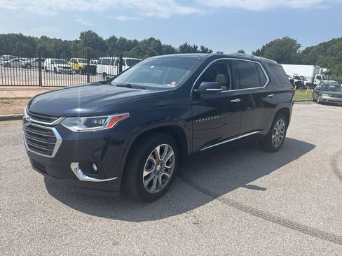 Used 2020 Chevrolet Traverse Premier w/ LPO, Floor Liner Package FWD image 2