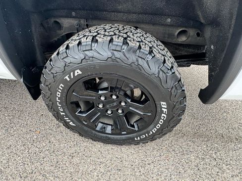 Used 2017 GMC Sierra 1500 SLT w/ All Terrain X Package image 9