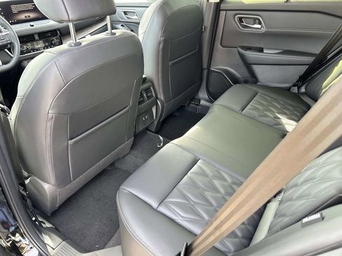 New 2026 Nissan Rogue Platinum AWD/4WD image 19