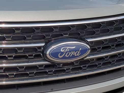 Used 2020 Ford Explorer XLT w/ Equipment Group 202A image 12