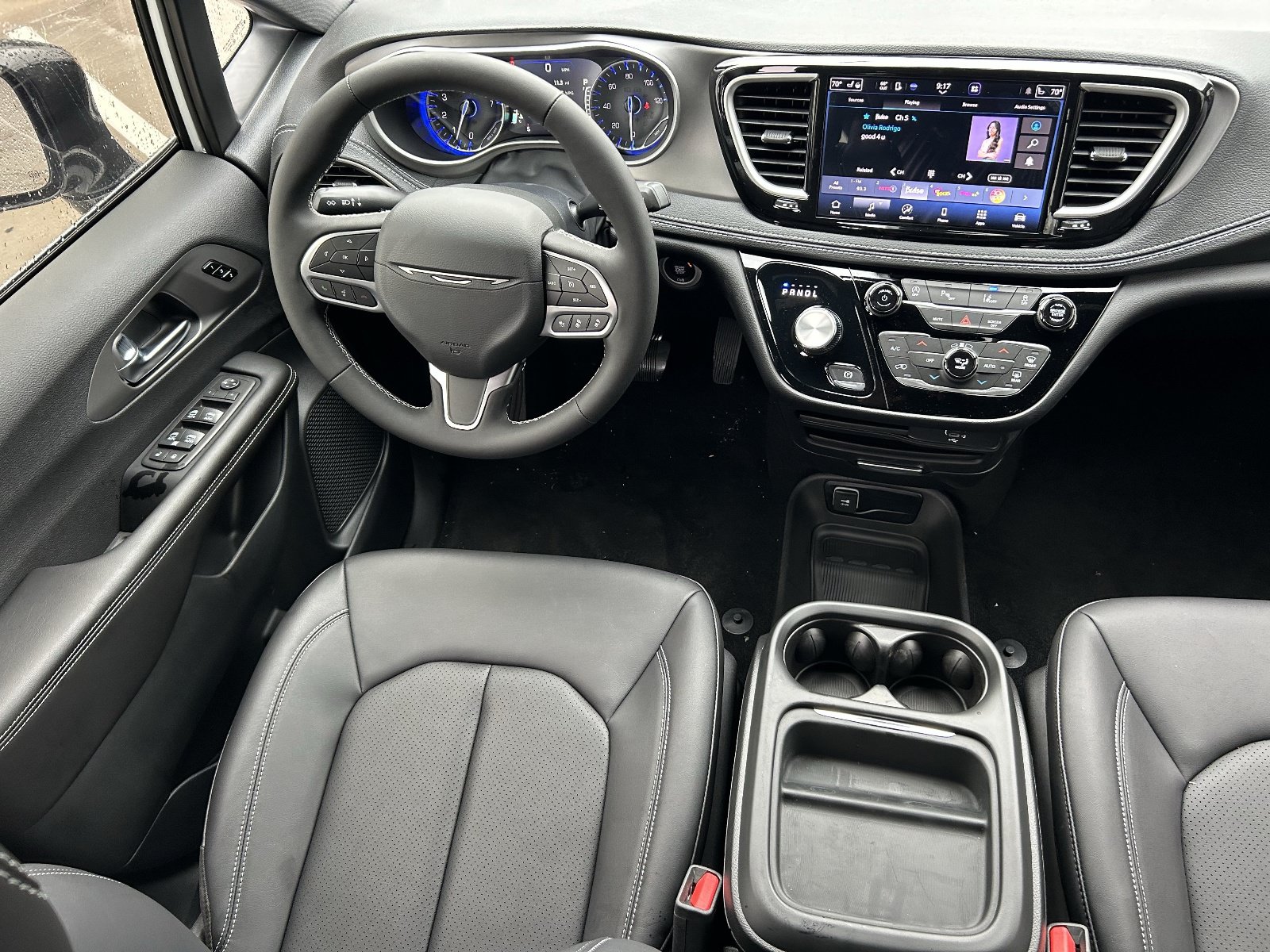 New 2027 Chrysler Pacifica Select FWD image 11