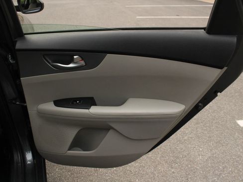 Used 2021 Kia Forte LXS FWD image 23