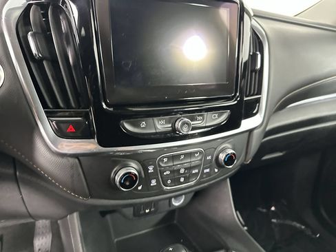 Used 2020 Chevrolet Traverse LT FWD image 15