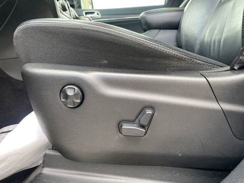 Used 2018 Jeep Grand Cherokee Limited image 39