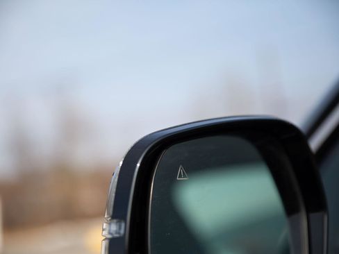 Used 2024 Kia Sorento S image 2