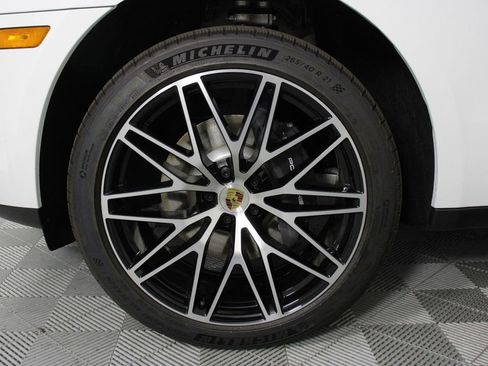 New 2026 Porsche Macan AWD/4WD image 17