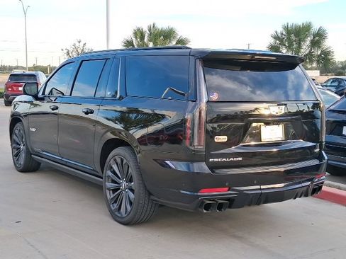 Used 2025 Cadillac Escalade ESV V image 4