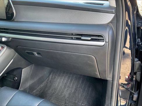 Used 2024 Hyundai Palisade SEL w/ Premium Package FWD image 16