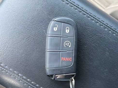 Used 2025 Jeep Compass Limited AWD/4WD image 40