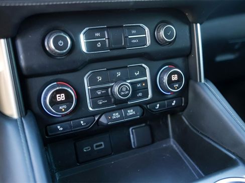 Used 2021 Chevrolet Suburban Z71 image 20