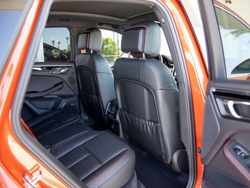 Certified 2025 Porsche Macan AWD/4WD image 23