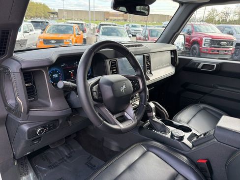 Used 2025 Ford Bronco Badlands image 11