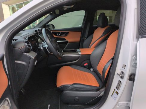 Used 2024 Mercedes-Benz GLC 300 4MATIC image 24