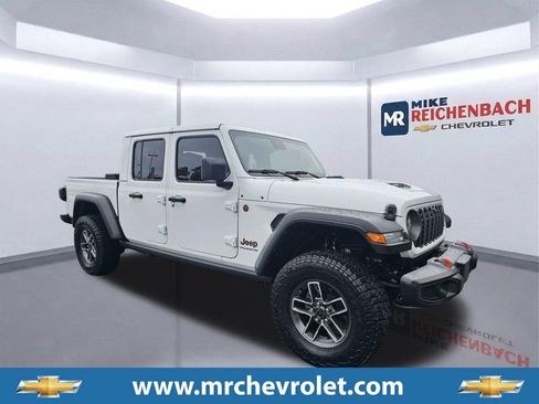 Used 2025 Jeep Gladiator Mojave w/ Technology Group AWD/4WD image 1