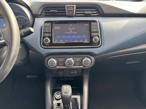 Used 2025 Nissan Versa SV image 17