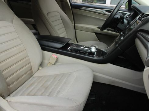 Used 2018 Ford Fusion SE FWD image 27