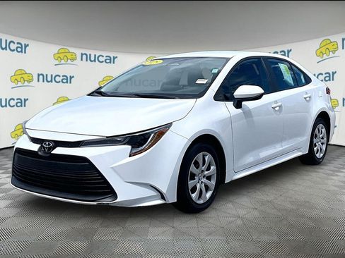Used 2025 Toyota Corolla LE FWD image 3