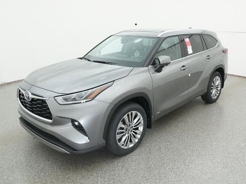 New 2026 Toyota Highlander Platinum image 23