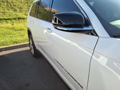 Used 2023 Jeep Grand Cherokee L Limited w/ Luxury Tech Group II image 5