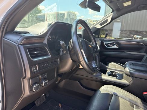 Used 2021 Chevrolet Suburban LT RWD image 11