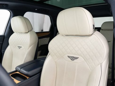 Certified 2023 Bentley Bentayga AWD/4WD image 16