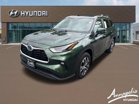Used 2023 Toyota Highlander XLE AWD/4WD image 1