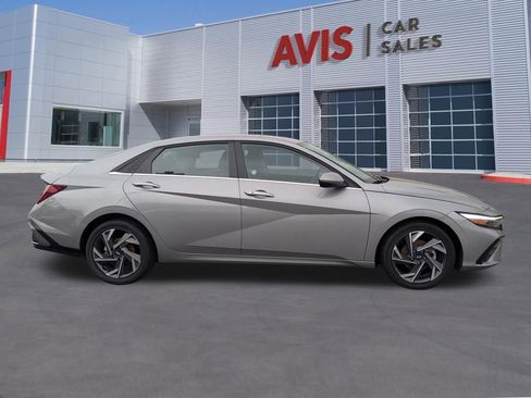 Used 2025 Hyundai Elantra SEL FWD image 7