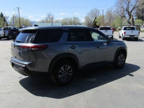 Used 2024 Nissan Pathfinder S AWD/4WD image 4