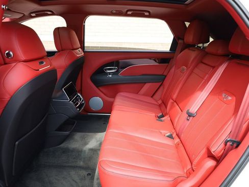 Used 2023 Bentley Bentayga Extended Wheelbase image 25