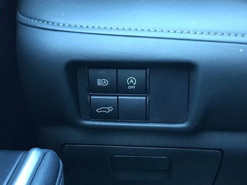 Used 2023 Toyota Highlander XLE image 25