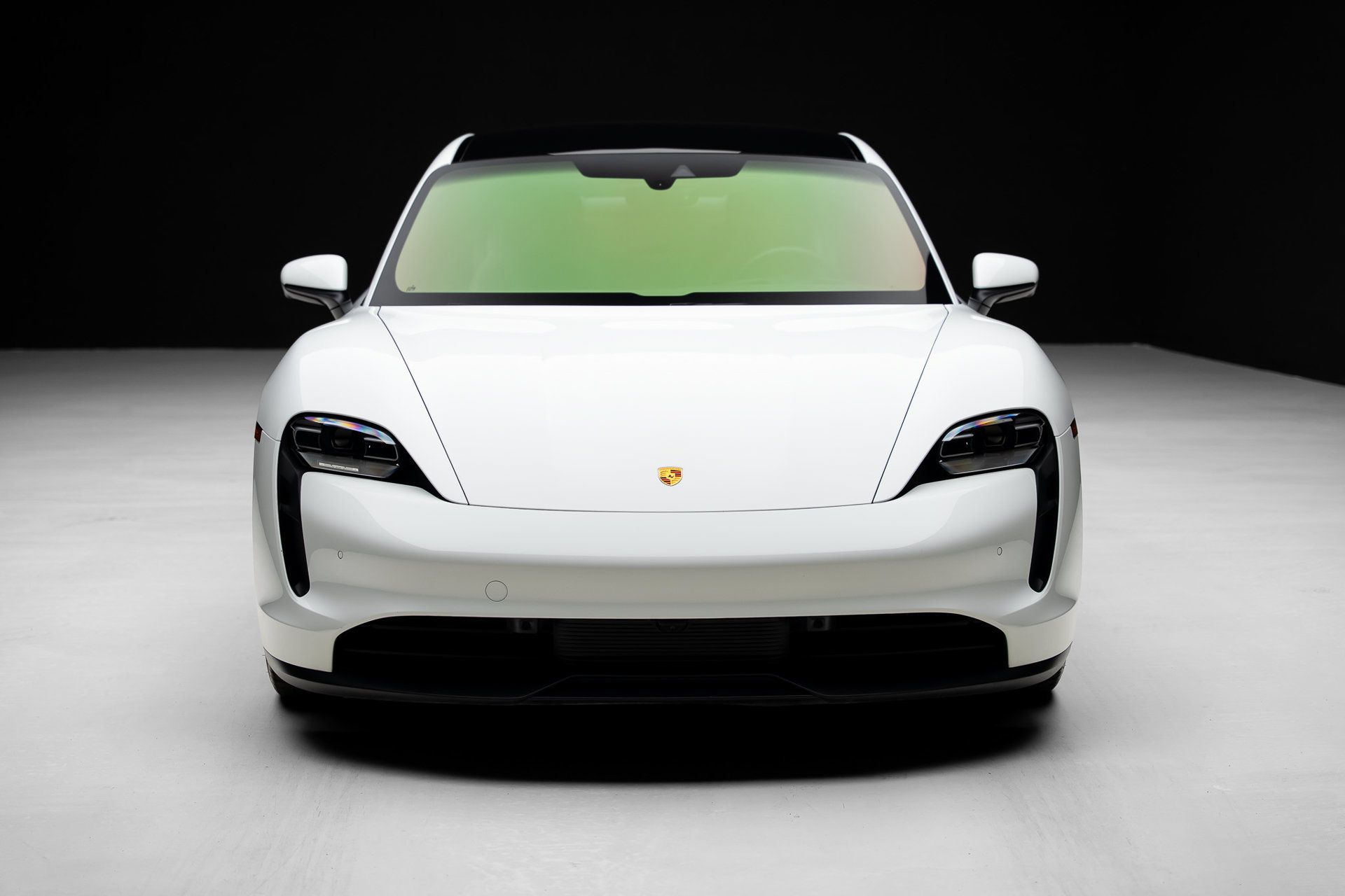 Used 2022 Porsche Taycan RWD image 7